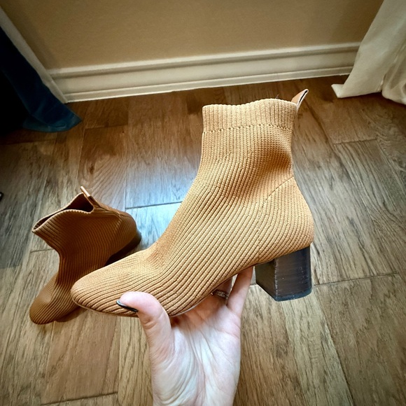 Everlane Shoes - Everlane Glove Heeled Boot Block Heel in Toffee Size 7
